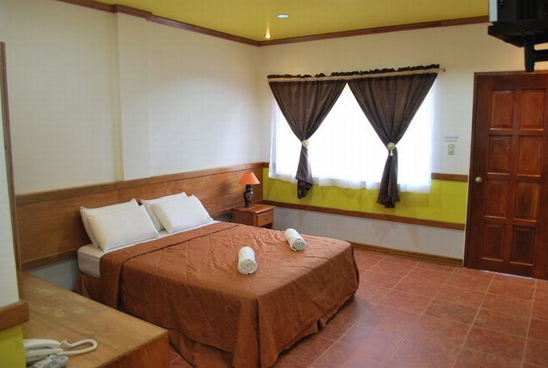 Villa Manuel Tourist Inn Puerto Princesa Bagian luar foto